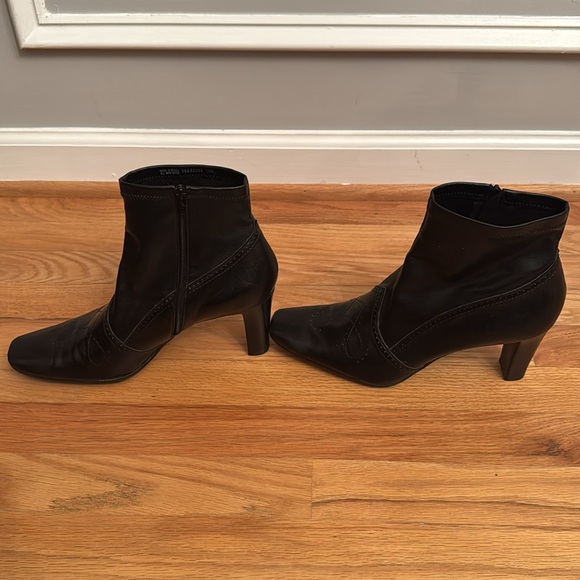 Franco Sarto heeled zip bootie. Size 10 with Oxford stitching detail. - Picture 2 of 7